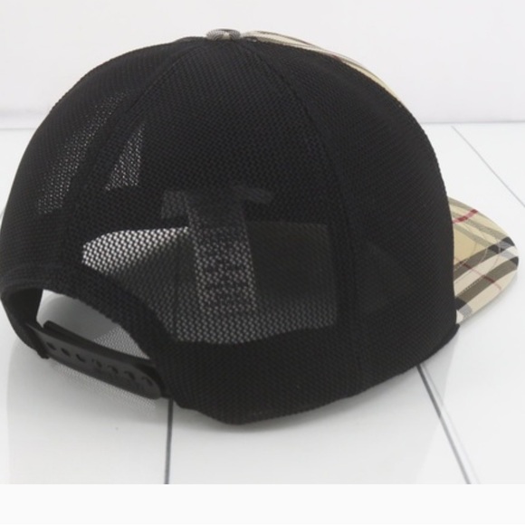 Authentic Burberry Nova Check Mesh Nylon Cap - Picture 3 of 6